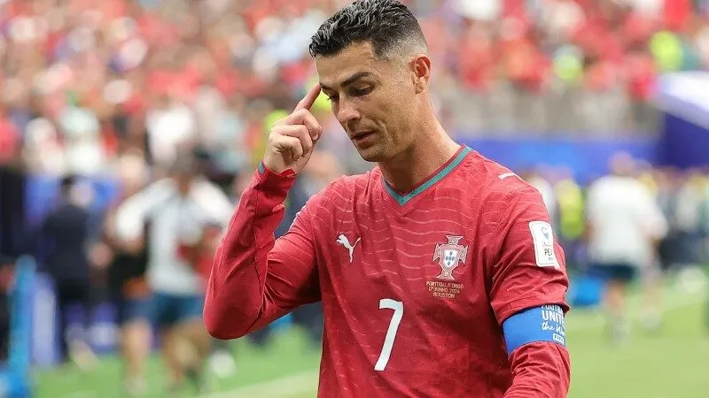 CR7 nghỉ trận gặp Đan Mạch và Xứ Wales
